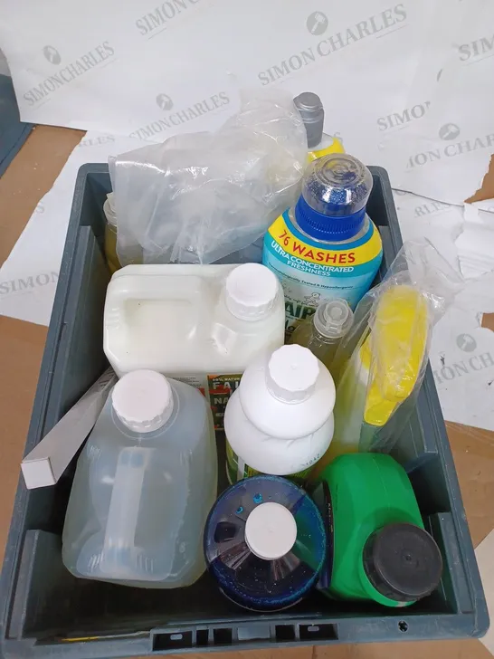 BOX OF ASSORTED CLEANING PRODUCTS 