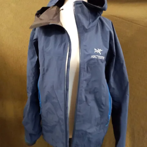 ARCTERYX GORE-TEX NAVY COAT IN MEDIUM