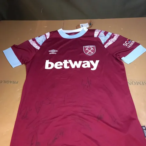 SIGNED WEST HAM UNITED HOME SHIRT SIZE M