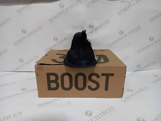 YEEZY BOOST 350 V2 IN BLACK - UK 11