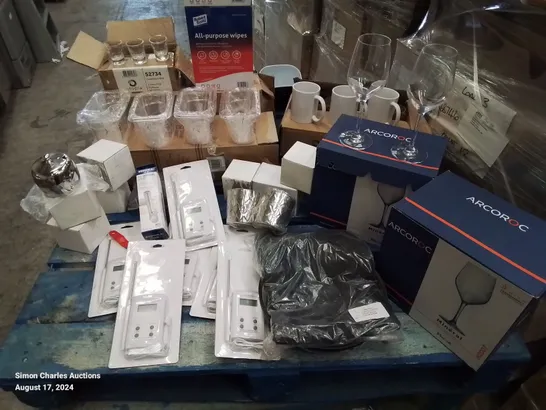 BOX CONTAINING VARIOUS CATERING AND KITCHEN SUPPLIES TO INCLUDE 12 WINE GLASSES, THERMOMETER READERS, SALT POTS, 36 PLASTIC STORAGE TUBS, 2 BOXES OF ALL PURPOSE WIPES, 9 SHOT GLASSES ETC.