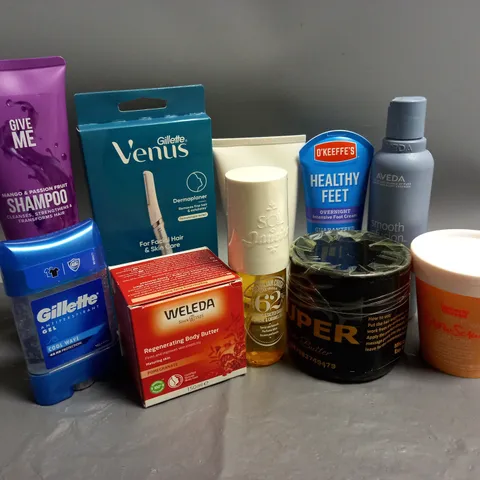 APPROXIMATELY 10 ASSORTED HEALTH AND BEAUTY PRODUCTS TO INCLUDE GILLETTE VENUS DERMAPLANER, WELEDA REGENERATING BODY BUTTER, UMBERTO GIANNINI SCAP SCRUB