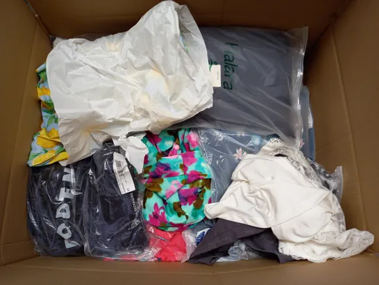 BOX OF APPROXIMATELY 25 ASSORTED CLOTHING ITEMS TO INCLUDE - TANK TOP , LEGGINGS , JACKET ETC