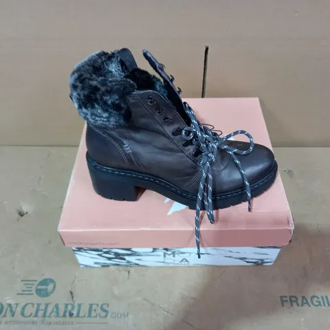 BOXED PAIR OF MODA IN PELLE BOOTS - SIZE 38