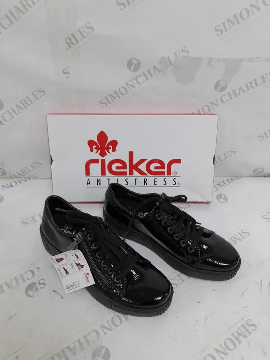 BOXED PAIR OF RIEKER TRAINERS WITH ZIP IN BLACK UK SIZE 5