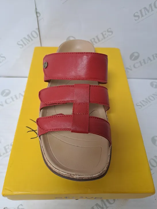 STRIVE SCARLET SAMOA SANDAL SIZE 6