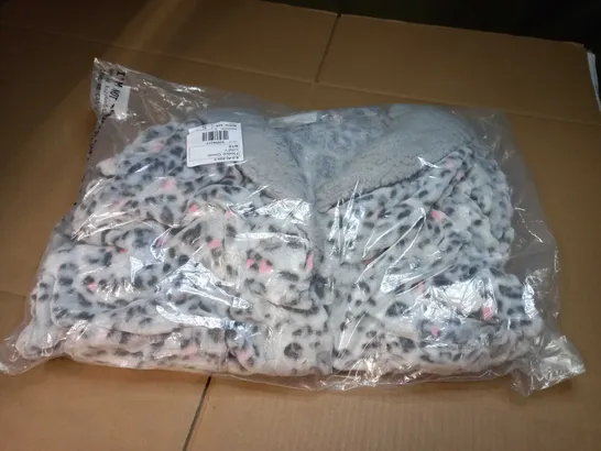 PACKAGED GREY FLEECE DRESSIN GOWN - SIZE 8/10