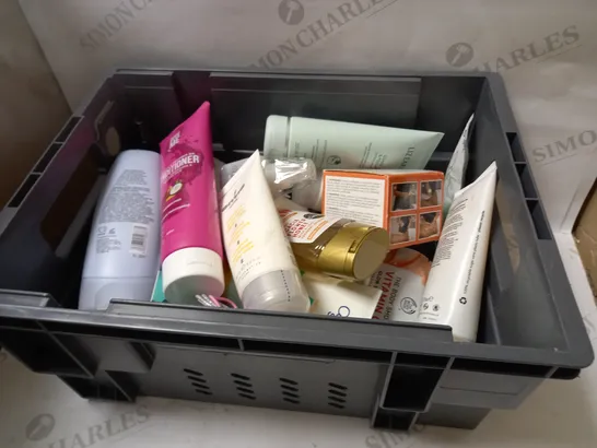 BOX OF APPROX. 20 ASSORTED HEALTH AND BEAUTY ITEMS TO INCLUDE: LIZ EARLE, ENVIE & GREEN PEOPLE