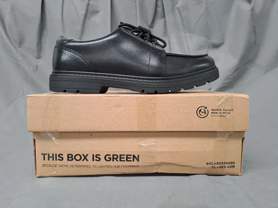 BOXED PAIR OF CLARKS SHOES IN BLACK UK SIZE 5.5