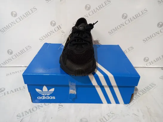 BOXED PAIR OF ADIDAS OZWEEGO SHOES IN BLACK UK SIZE 7