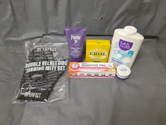 APPROXIMATELY 20 ASSORTED COSMETICS PRODUCTS TO INCLUDE - CIDAL CLEANSING BAR - PLANTUR 39 SILVER CONDITIONER - ARM & HAMMER SENSITIVE PRO TOOTHPASTE - ETC 