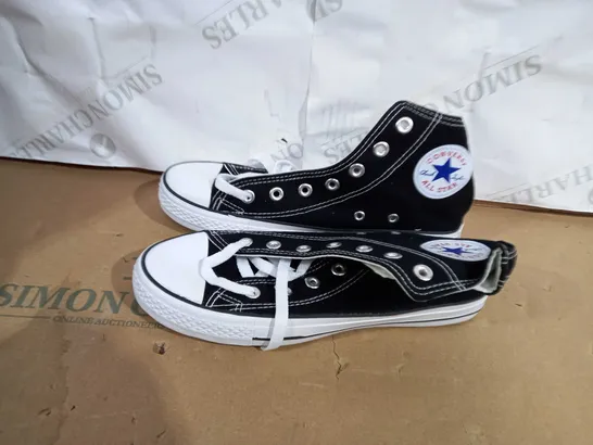 PAIR OF CONVERSE HIGH TOPS IN BLACK SIZE 6