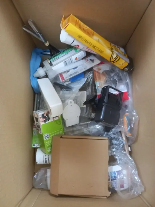 BOX OF APPROXIMATELY 15 ASSORTED COSMETIC ITEMS TO INCLUDE - DATE STAMP, ADHESIVE, HAND MIXER ETC