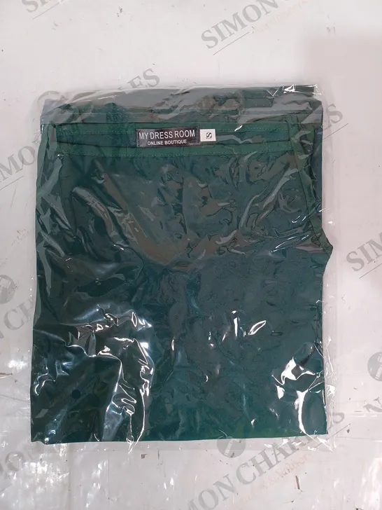 APPROXIMATELY 10 BRAND NEW MY DRESS ROOM TOPS IN GREEN SIZE S