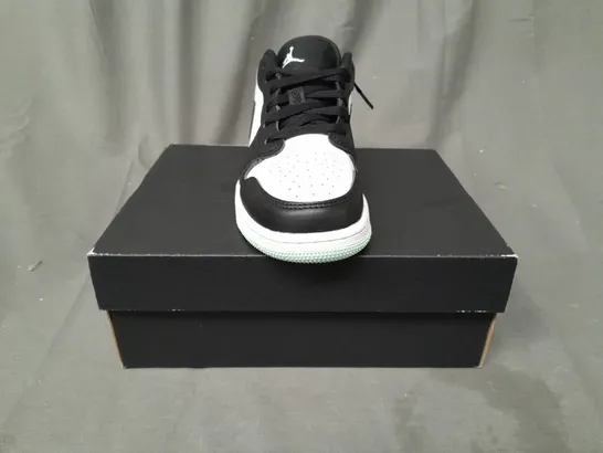 BOXED PAIR OF NIKE AIR JORDAN 1 LOW SHOES IN BLACK/WHITE/MINT UK SIZE 3