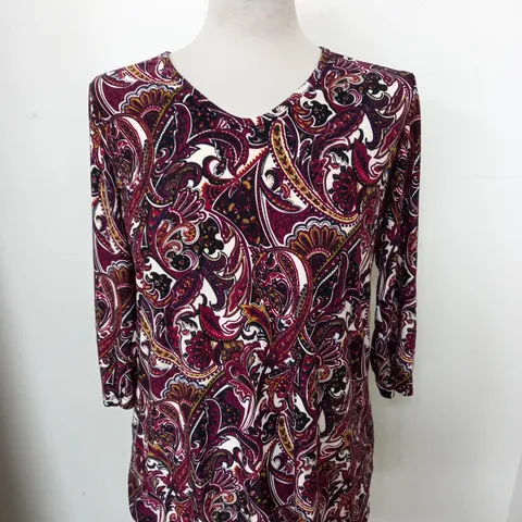 APPROXIMATELY 20 ASSORTED WOMEN CLOTHING TO INCLUDE KIM&CO TOP IN SIZE S, RUTH LANGFORD SHIRT IN M, RUTH LANGFORD SHIRT IN M