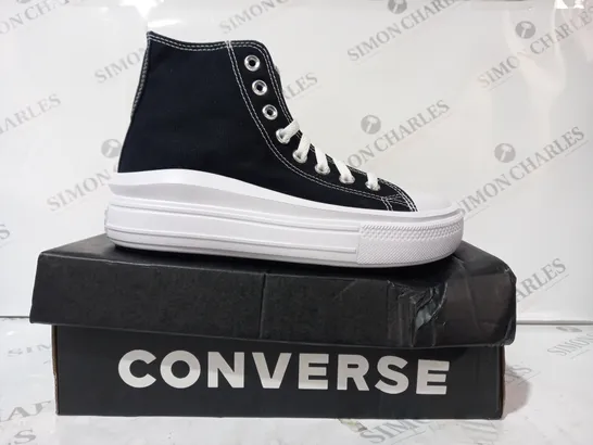 BOXED PAIR OF CONVERSE SHOES IN BLACK/WHITE UK SIZE 5.5