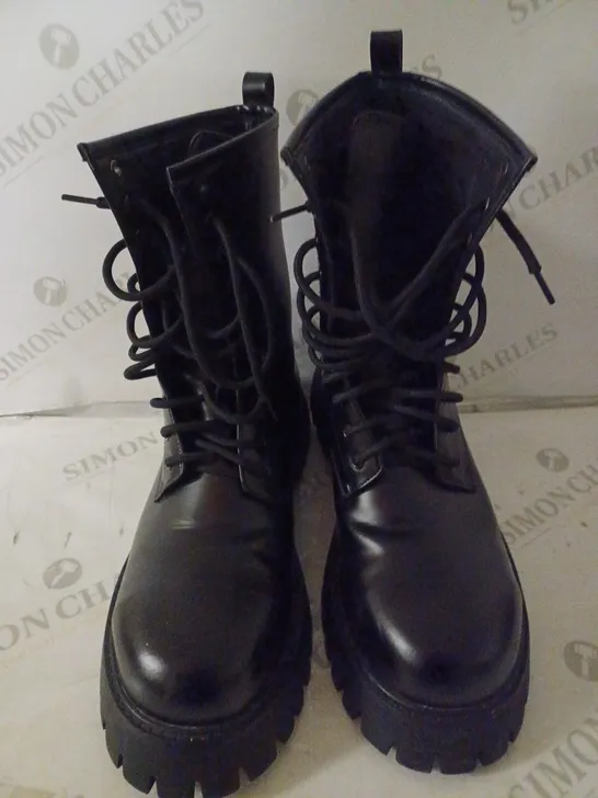 PAIR OF KOI WOMEN'S ANCHOR BLACK MILITARY LACE UP BOOTS SIZE 9