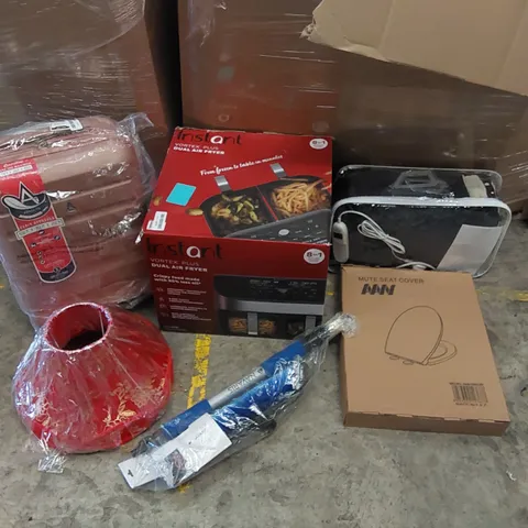 PALLET OF ASSORTED ITEMS INCLUDING: AIR FRYER, ELECTRIC BLANKET, SUITCASE, CAR WASHING BRUSH, DESIGNER LAMP SHADE