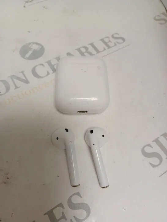 APPLE AIRPODS IN WHITE WITH CHARGING CASE 