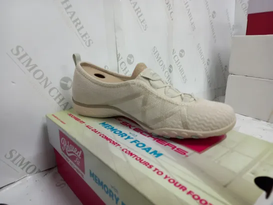 SKETCHERS MEMORY FOAM SHOES SIZE 4