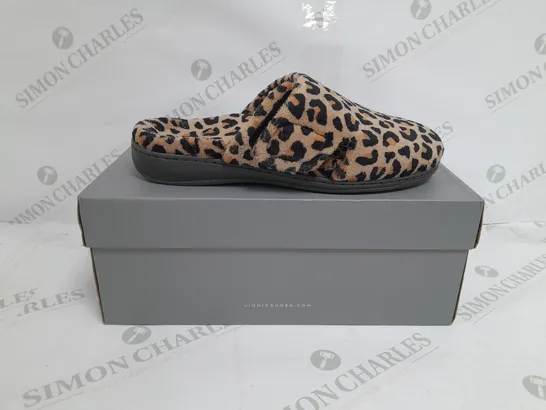 BOXED PAIR OF VIONIC SLIPPERS SIZE 7