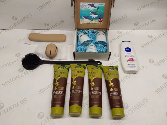 BOX OF APPROXIMATELY 8 BRAND NEW PRODUCTS TO INCLUDE;