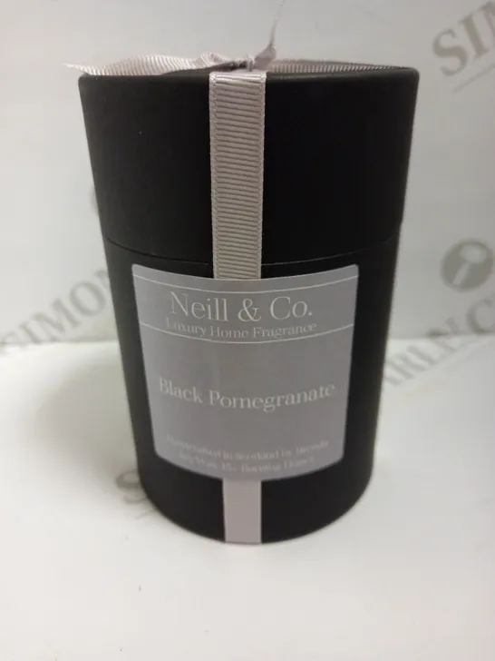 NEILL&CO BLACK POMEGRANATE SCENTED CANDLE