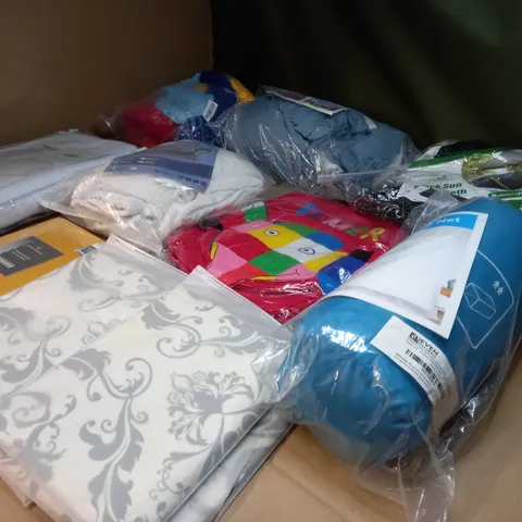 LARGE BOX OF APPROXIMATELY 20 ASSORTED HOUSEHOLD ITEMS TO INCLUDE: PILLOW CASES, SOFA/CHAIR COVERS, MOSQUITO NET
