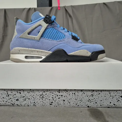 BOXED PAIR OF NIKE AIR JORDAN 4 RETRO SHOES IN BLUE UK SIZE 11.5