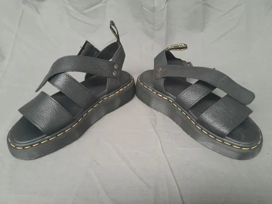 BOXED PAIR OF DR MARTENS OPEN TOE CHUNKY SANDALS IN BLACK UK SIZE 6