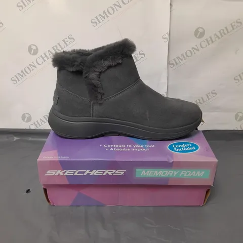 SKECHERS ULTRA GO MEMORY FOAM GREY BOOTS WITH FUR TRIM SIZE 6