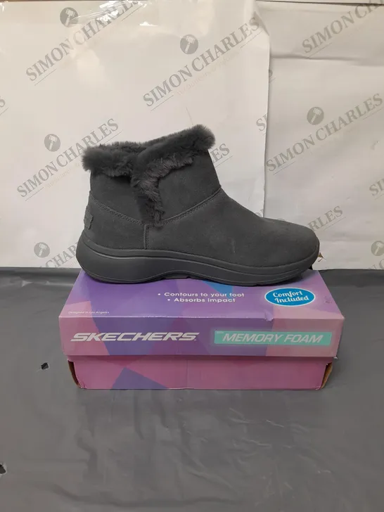 SKECHERS ULTRA GO MEMORY FOAM GREY BOOTS WITH FUR TRIM SIZE 6