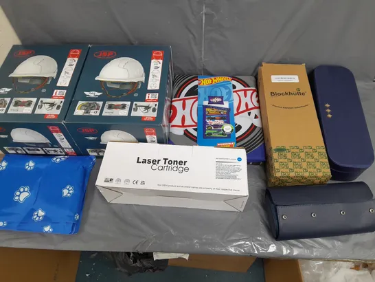 BOX OF APPROXIMATELY 15 ASSORTED HOUSEHOLD ITEMS TO INCLUDE LASER TONER CARTRIDGE, HOTWHEELS SINGLE DUVET SET, JSP HARDHAT ETC.