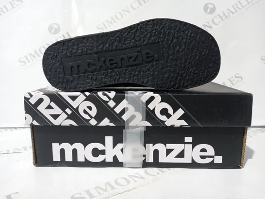 BOXED PAIR OF MCKENZIE MARINO CHILDRENS VELCRO STRAP SHOES IN BLACK SIZE 10