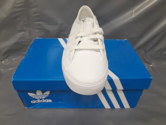 BOXED PAIR OF ADIDAS NIZZA LO CL SHOES IN WHITE UK SIZE 4