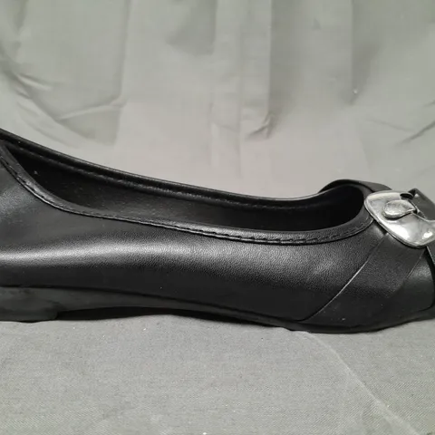 BOX OF APPROXIMATELY 10 BOXED PAIRS OF SOFIA PEEP TOE FLAT SLIP-ON SHOES IN BLACK - VARIOUS SIZES