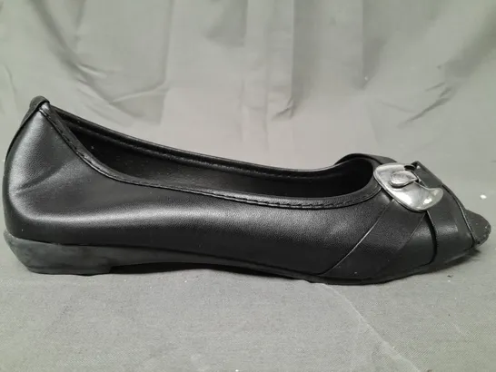 BOX OF APPROXIMATELY 10 BOXED PAIRS OF SOFIA PEEP TOE FLAT SLIP-ON SHOES IN BLACK - VARIOUS SIZES