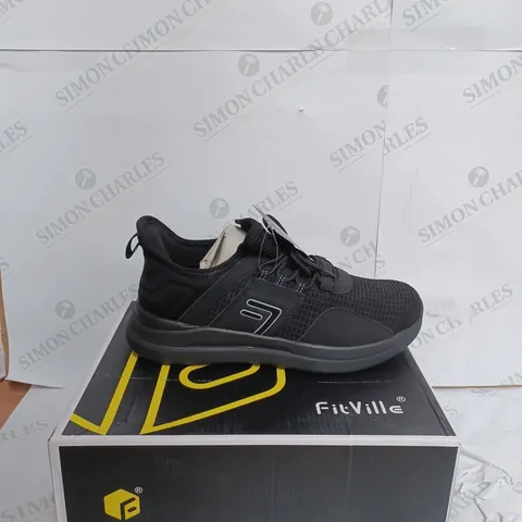 FIT VILLE FRESH CORE IN BLACK - UK 8.5 