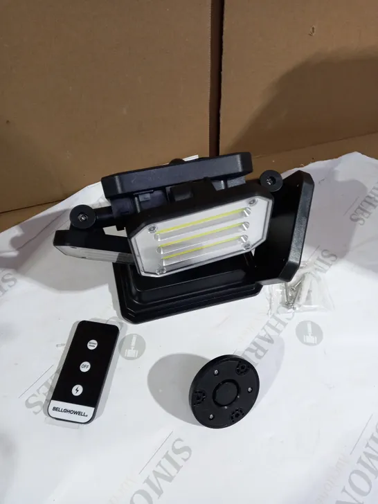 BELL & HOWELL 300 LUMENS BIONIC FLOODLIGHT