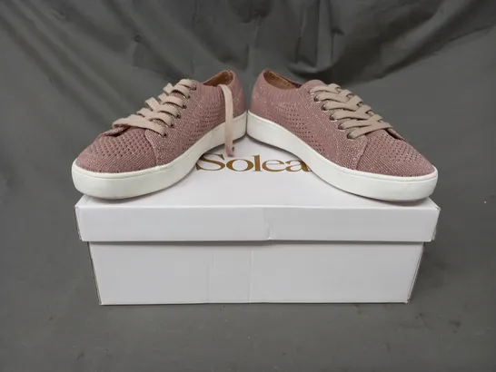 BOXED PAIR OF SOLEA MILLY SNEAKERS IN PINK EU SIZE 37