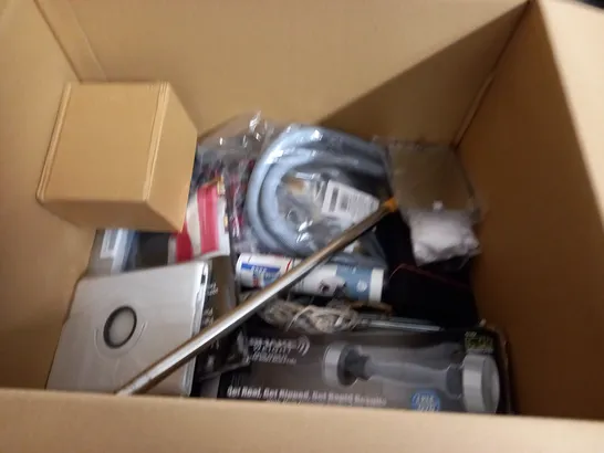 LOT OF ASSORTED HOUSEHOLD ITEMS TO INCLUDE DRINKS CONTAINERS, LED STRIP LIGHT, NIELSEN HAMMER AND METAL BIN