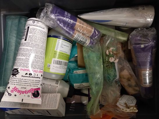 LOT OF APPROXIMATELY 20 ASSORTED HEALTH & BEAUTY ITEMS, TO INCLUDE AVEDA, MYSTIC MOMENTS, REVOLUTION, ETC