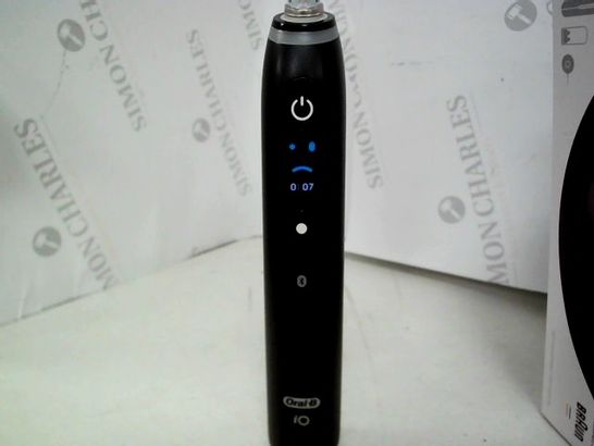 ORAL-B SPECIAL EDITION IO -8- ELECTRIC TOOTHBRUSH