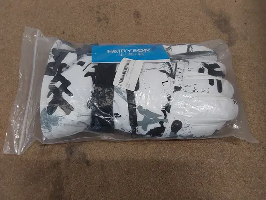 BOX OF APPROXIMATELY 10X BRAND NEW FAIRYEON DARTHVADER SKI/SNOWBOARD WINTER GLOVES - SIZES MEDIUM AND LARGE (1 BOX)