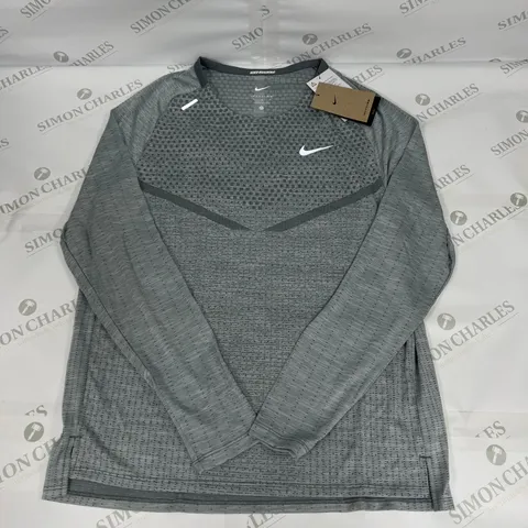 NIKE DRI-FIT LONG SLEEVED TRAINING TOP IN GREY SIZE MEDIUM