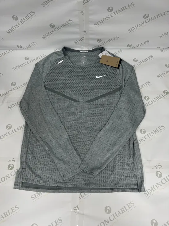 NIKE DRI-FIT LONG SLEEVED TRAINING TOP IN GREY SIZE MEDIUM