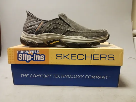 BOXED PAIR OF SKECHERS SLIP-INS SHOES IN CHARCOAL UK SIZE 9