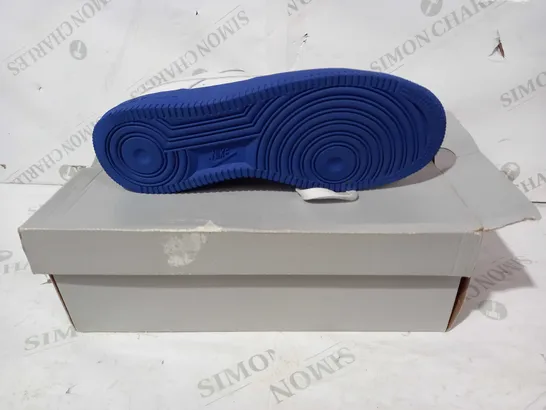 BOXED PAIR OF NIKE AIR FORCE 1 TRAINERS IN WHITE/BLUE UK SIZE 8.5