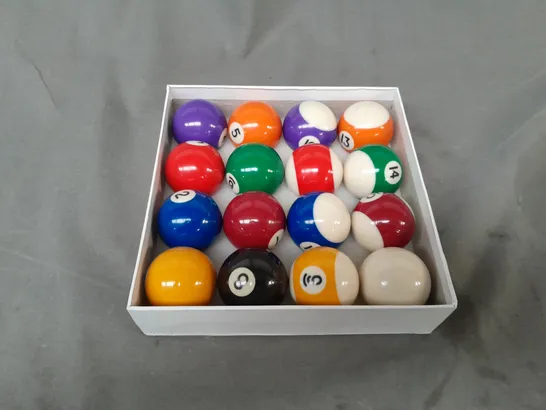 SNOOKER BALLS